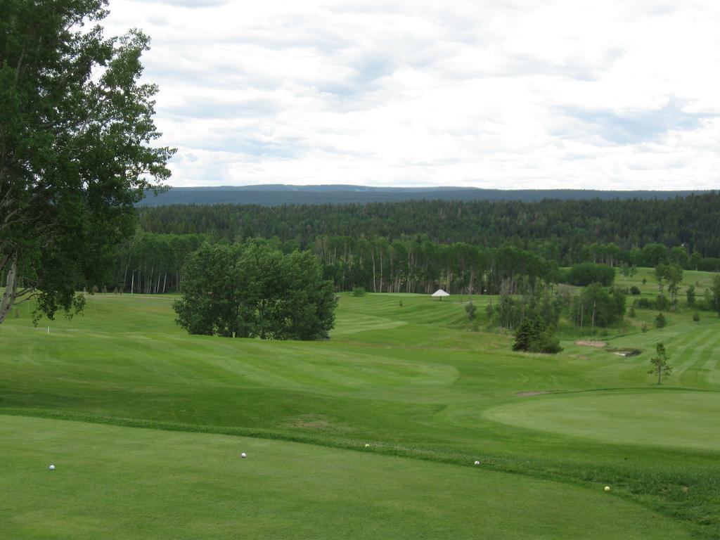 The 108 Golf Resort 108 Mile Ranch 外观 照片